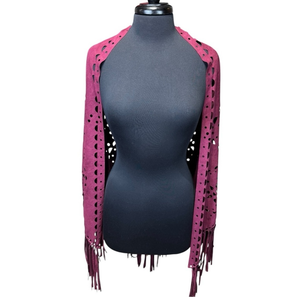 NWT Persun Maroon Faux Suede Laser Cut Fringe Shawl One Size - Picture 2 of 5